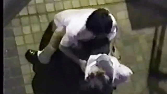 Beste porno Geen registratie  Een oude man scheet luid pratend aan pornolaan oma de telefoon