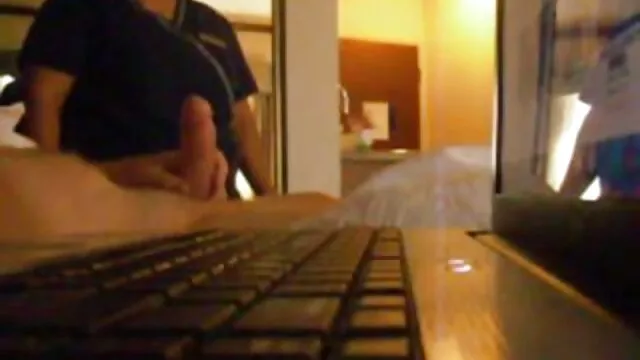 Beste porno Geen registratie  Schattige donkere hengel in het gratis gay porno film busje