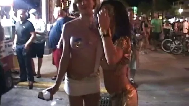 Beste porno Geen registratie  Hete brunette die gratis 4k porno plezier heeft na haar slaap