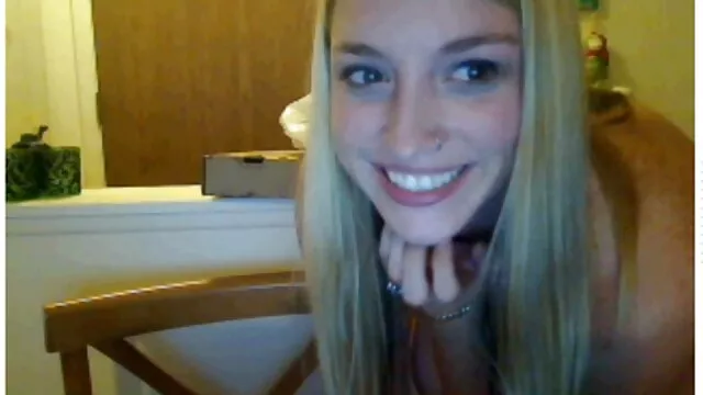 Beste porno Geen registratie  Cavalier postte een volwassen blondje in de rug van gratis porno films downloaden een jonge speler.